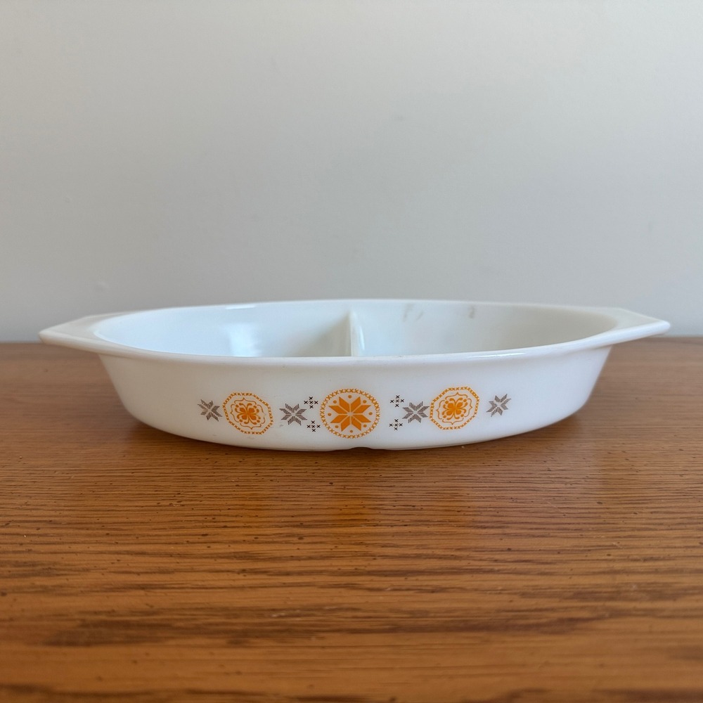 Pyrex 1 1/2 Quart Divided Casserole Dish‎ Town & Country Ovenware Vintage